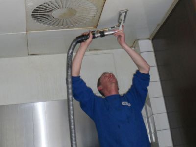 Decken- und Wandreinigung